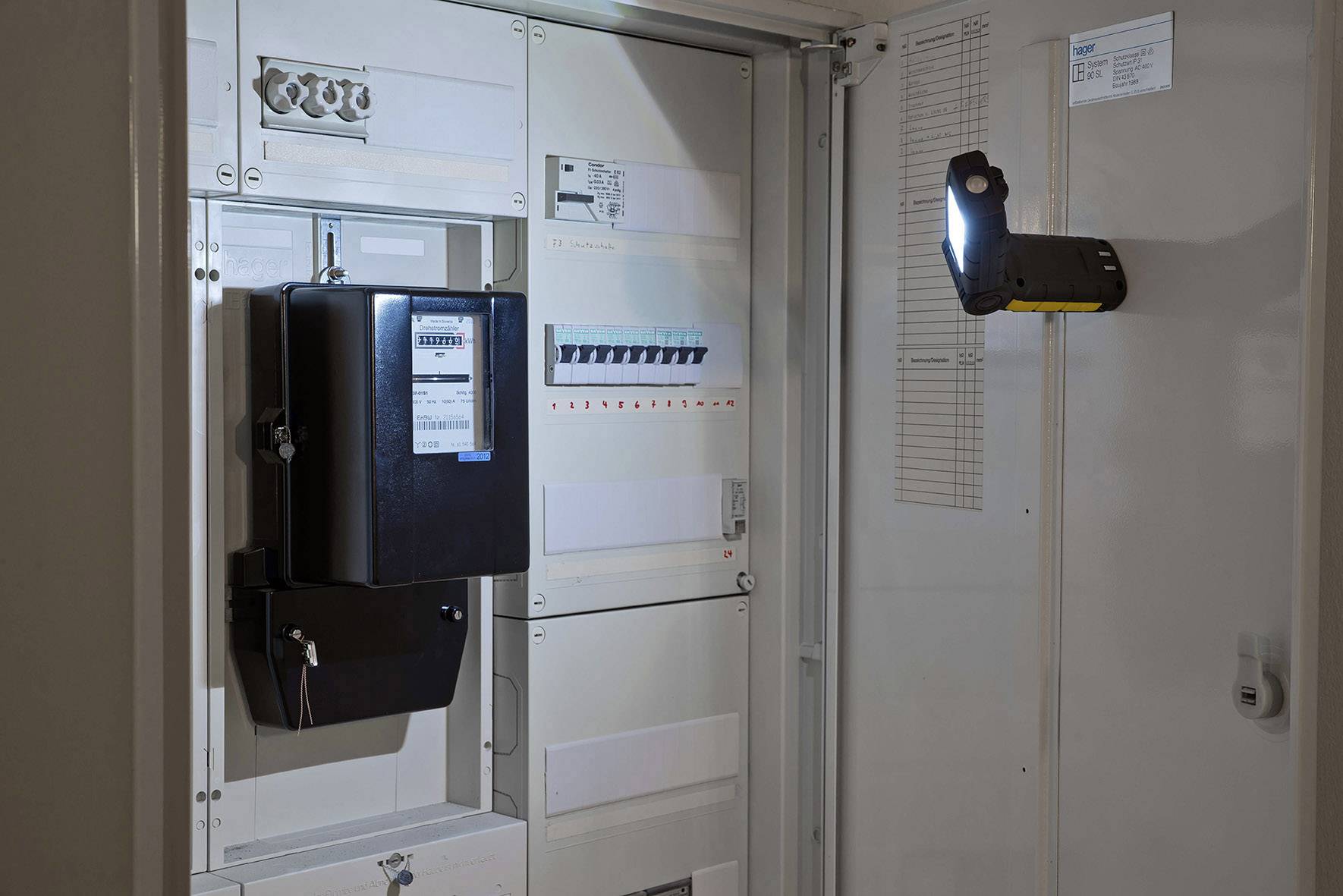 Brennenstuhl HL DA61 LED Arbeitsleuchte mit Magnethalterung, mit USB-Schnittstelle, verstellbar akkubetrieben 280 lm 8 h 360 g