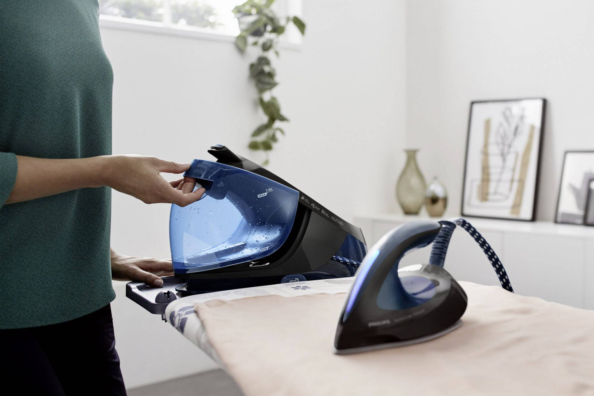 Philips PerfectCare Performer GC8735/80 Dampfbügelstation 2600W Blau, Schwarz