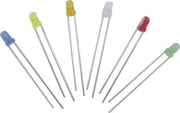 Sieben verschiedenfarbige LED-Dioden mit langen Metallanschlüssen, jeweils in den Farben Blau, Gelb, Weiß, Rot und Grün.