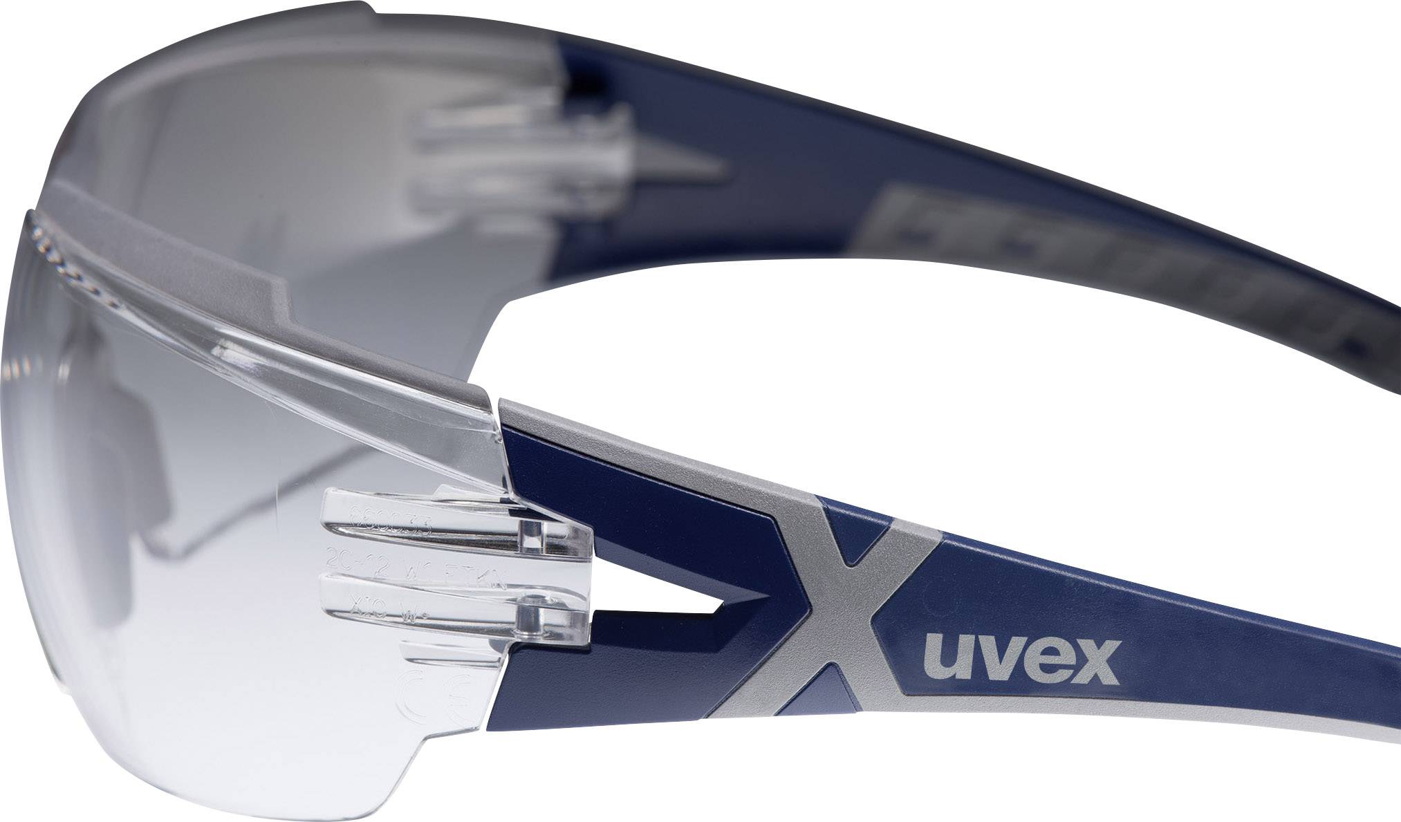 Sicherheitsbrille mit transparenten Gläsern und blauem Rahmen, Markenlogo 'uvex' an der Seite. Schützt die Augen bei der Arbeit.