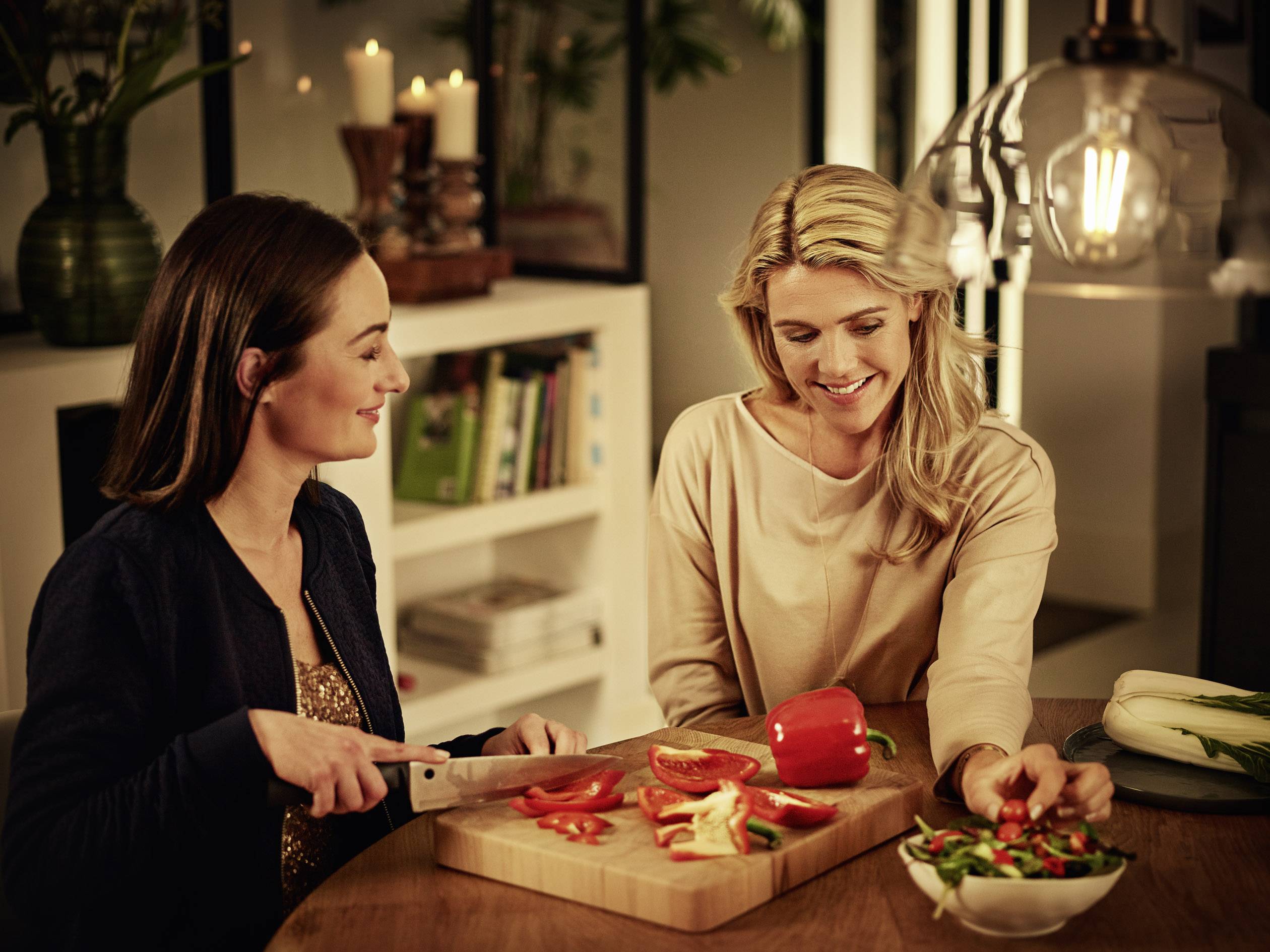 Philips LED 929001387901 LED EEK E (A - G) E27 Globeform 7W = 60W Warmweiß (Ø x L) 95mm x 140mm Filament 1St.