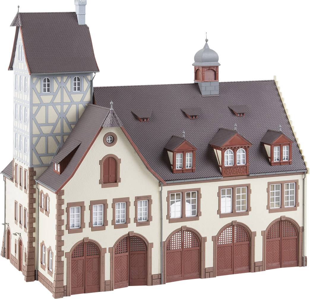 Ein Modell eines historischen Fachwerkgebäudes mit rotem Dach und mehreren Giebeln, zeigt kunstvolle Architektur und detailreiche Gestaltung.