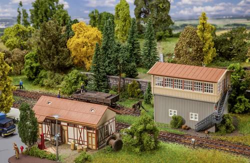 120113 H0 Stellwerk Calw Süd mit Güterschuppen