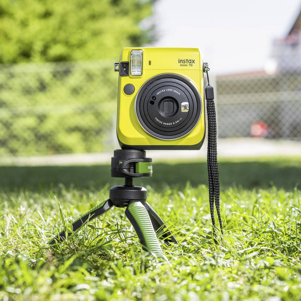 Mantona Gaia Tischstativ 1/4 Zoll Arbeitshöhe=13 cm Grün Wasserwaage, inkl. Handschlaufe