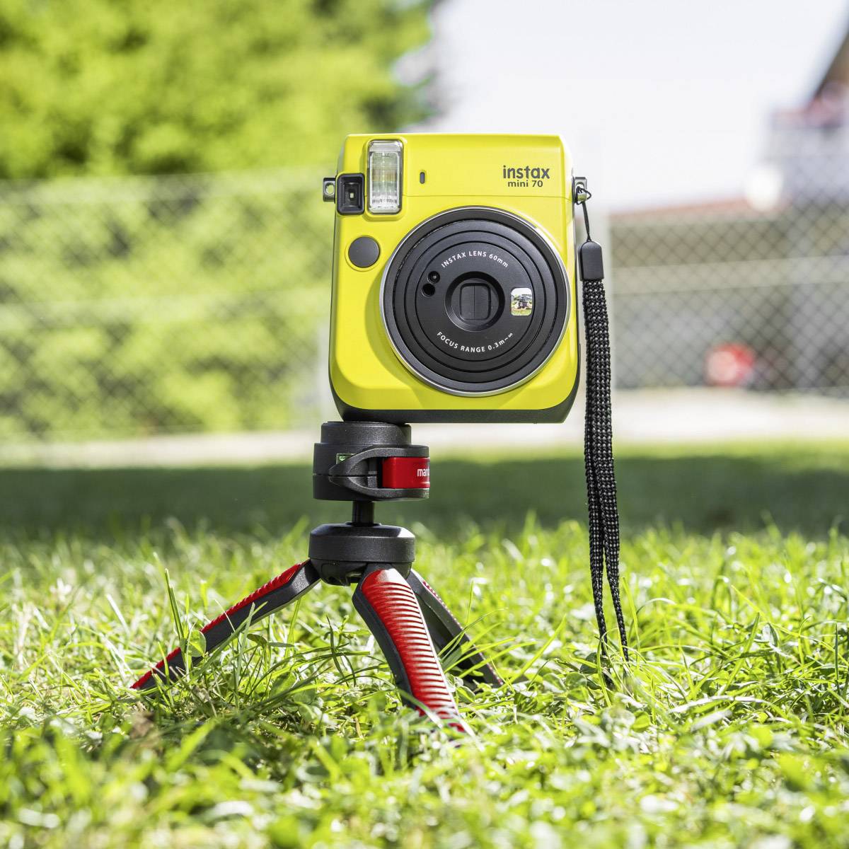 Mantona Gaia Tischstativ 1/4 Zoll Arbeitshöhe=13 cm Rot Wasserwaage, inkl. Handschlaufe