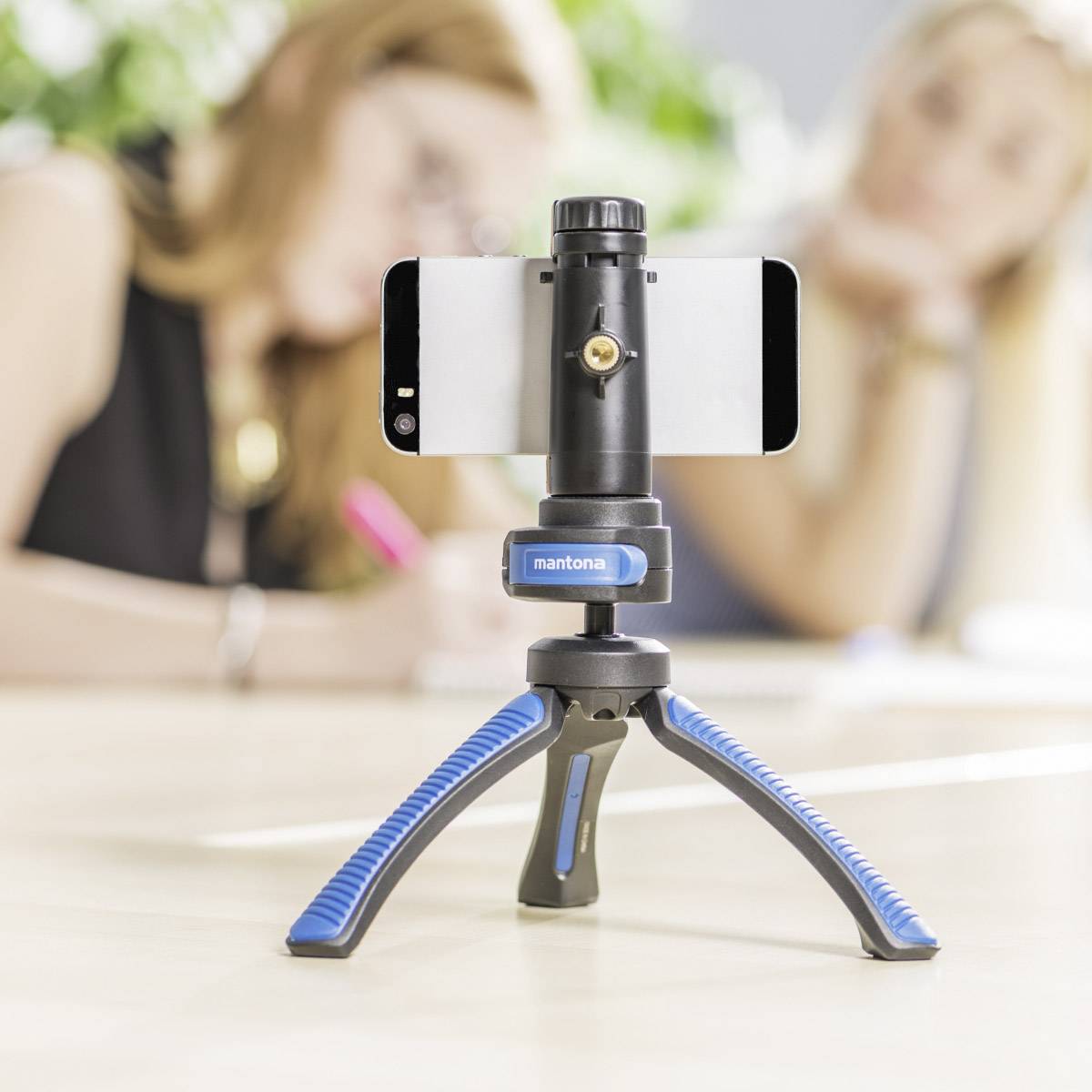 Mantona Gaia Tischstativ 1/4 Zoll Arbeitshöhe=13cm Blau Wasserwaage, inkl. Handschlaufe