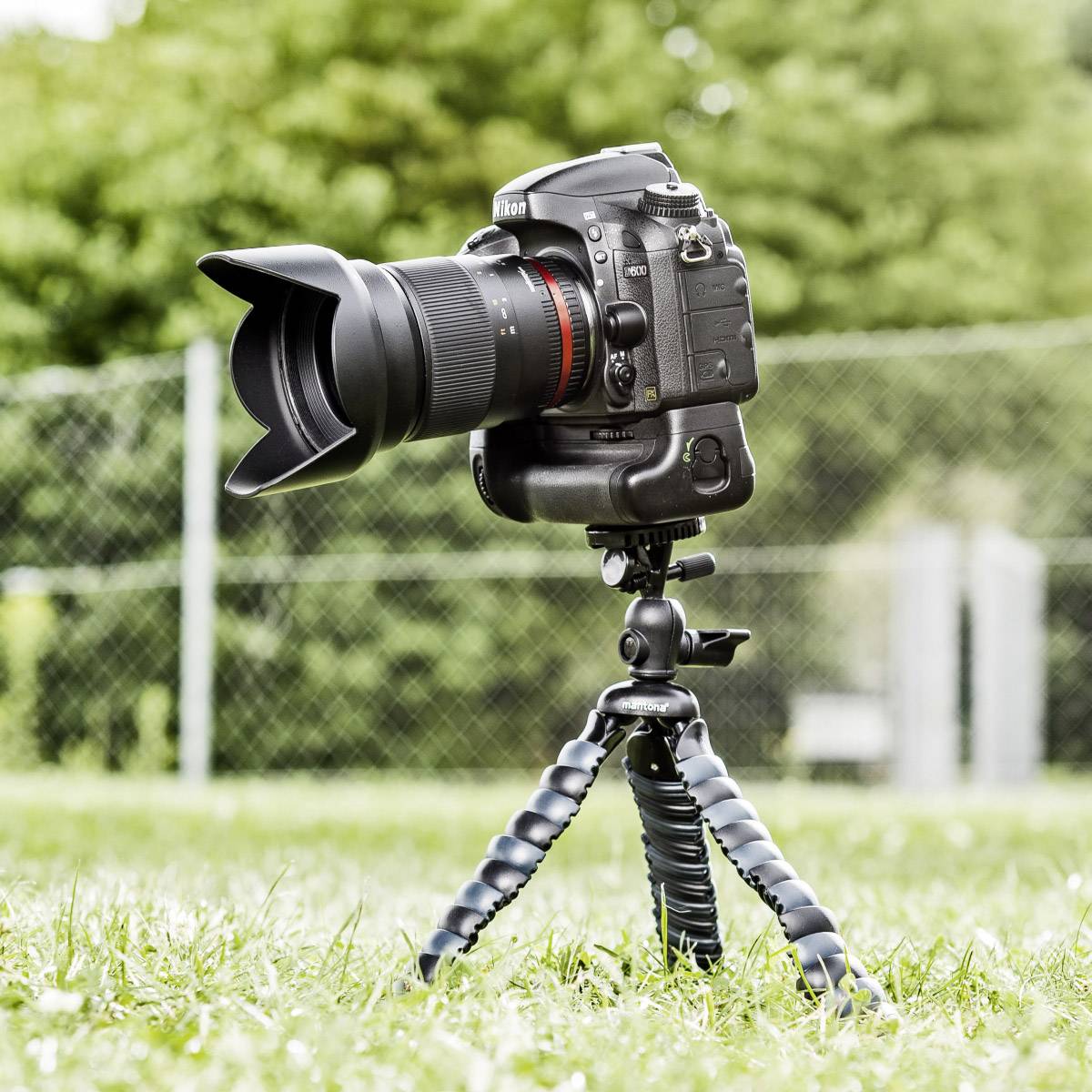 Mantona Armadillo Spezialstativ 1/4 Zoll Arbeitshöhe=12.5 - 28 cm Schwarz, Grau Für Smartphones und GoPro, Wasserwaage