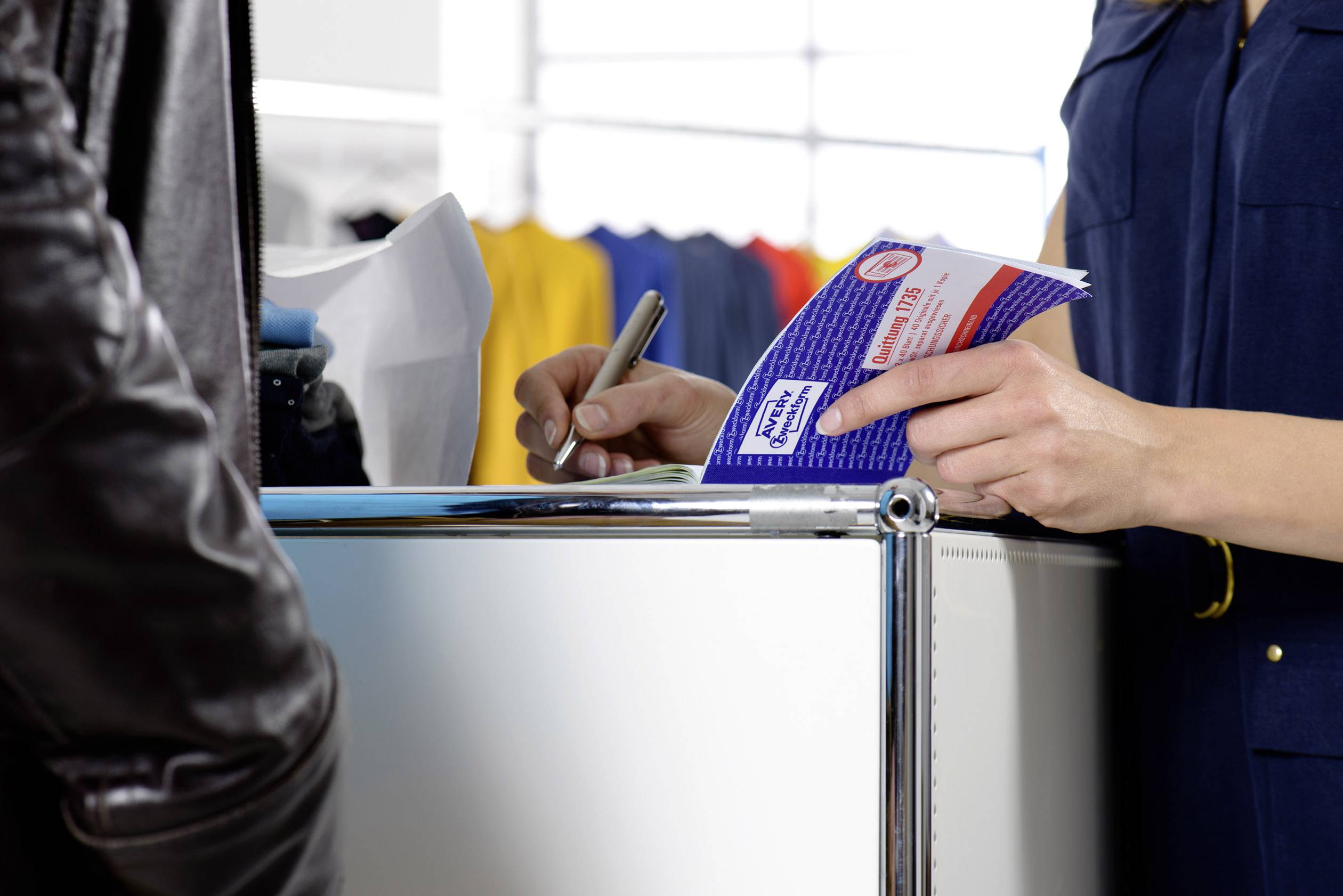 Avery Zweckform 1735 Quittung MwSt. separat ausgewiesen, A6 quer, selbstdurchschreibend, 2x40 Blatt, 5 St./Pack