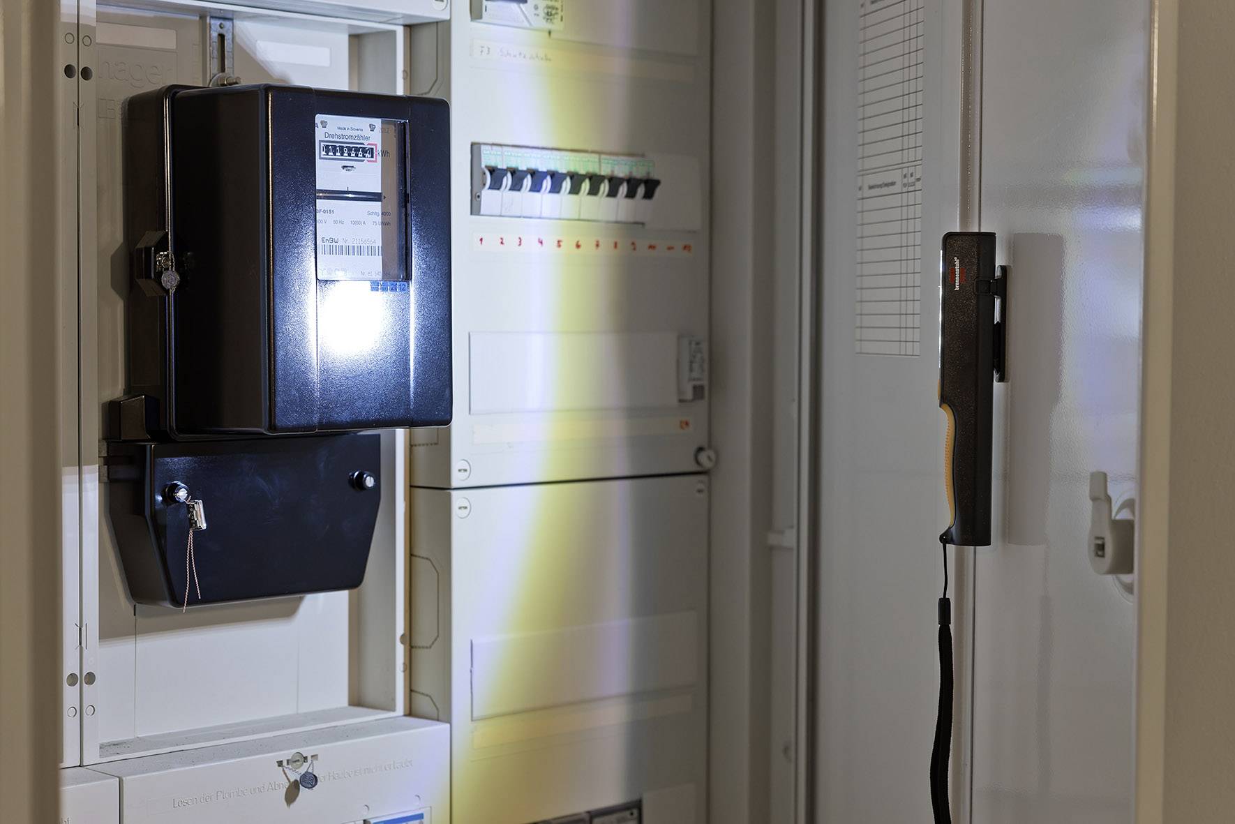 Brennenstuhl LED Arbeitsleuchte, Taschenlampe 200 lm 1175890