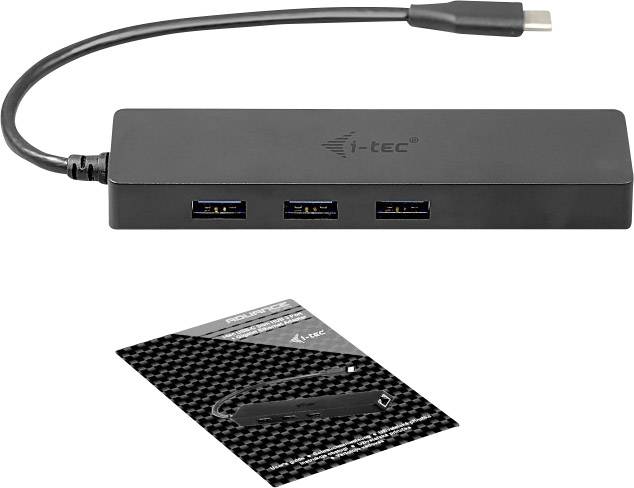 Ein schwarzer USB-Hub mit drei USB-Anschlüssen, verbunden über ein kurzes Kabel. Daneben liegt eine Produktbeschreibung.