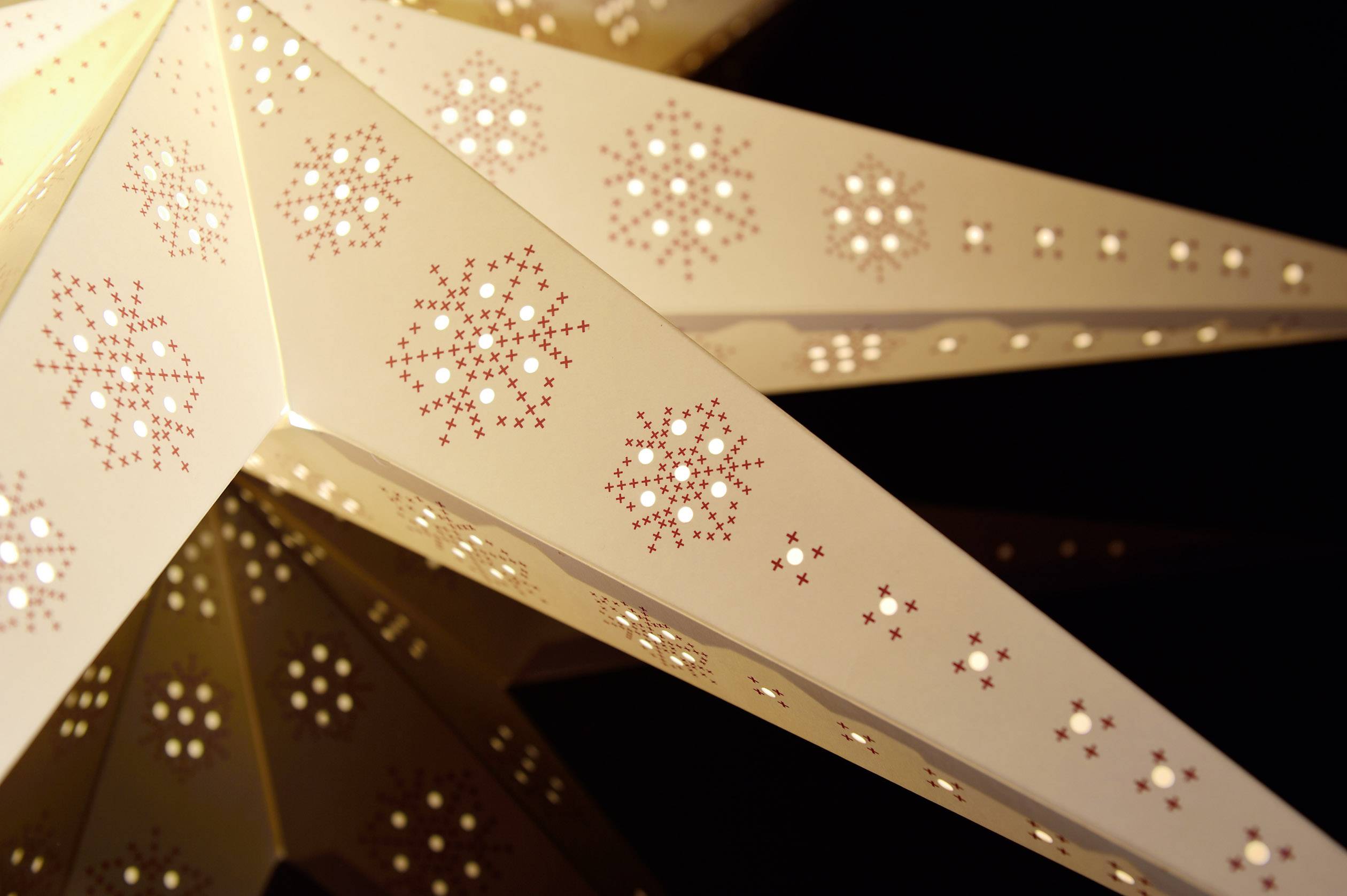 Konstsmide 2990-250 Weihnachtsstern Glühlampe, LED Weiß mit ausgestanzten Motiven, mit Schalter