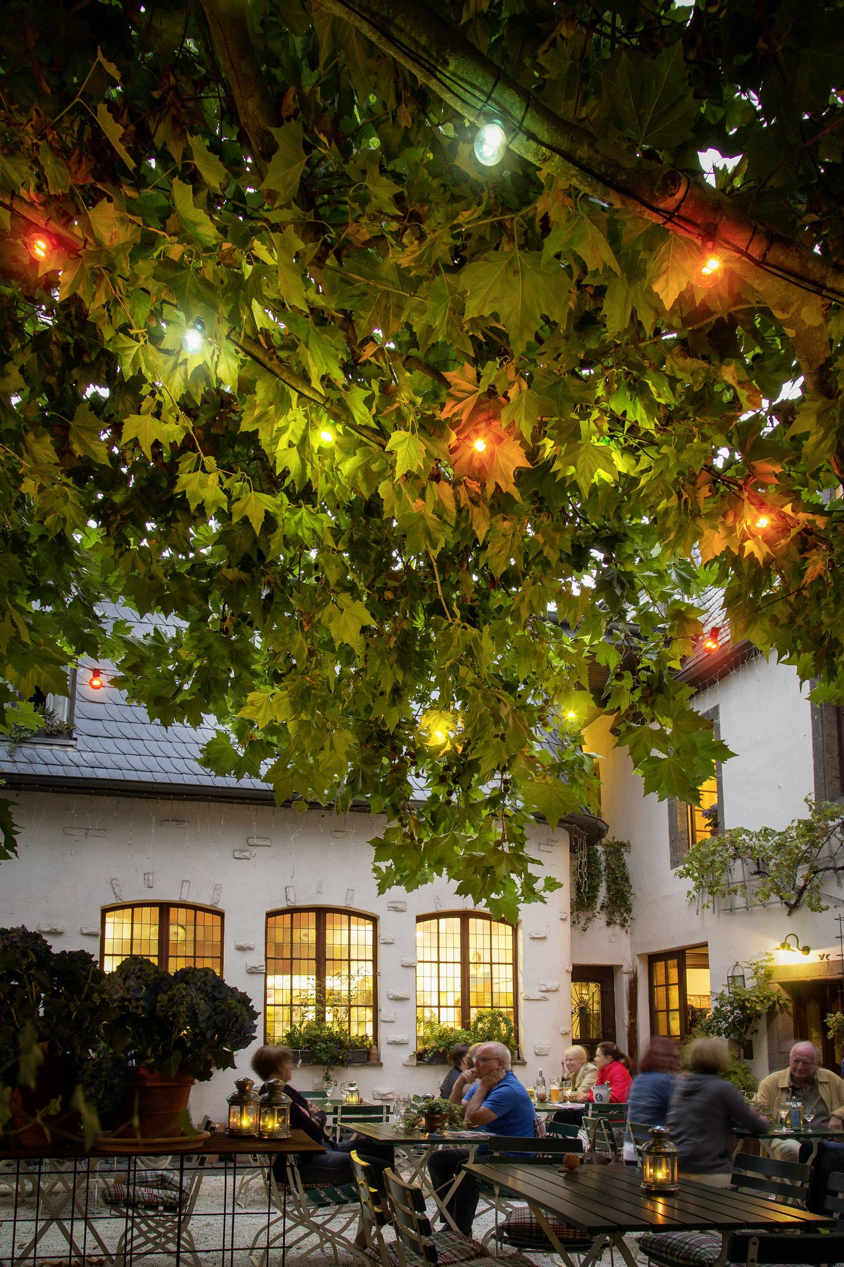 Konstsmide 2378-500 Party-Lichterkette Außen netzbetrieben Anzahl Leuchtmittel 90 LED Warmweiß Beleuchtete Länge: 4.5m