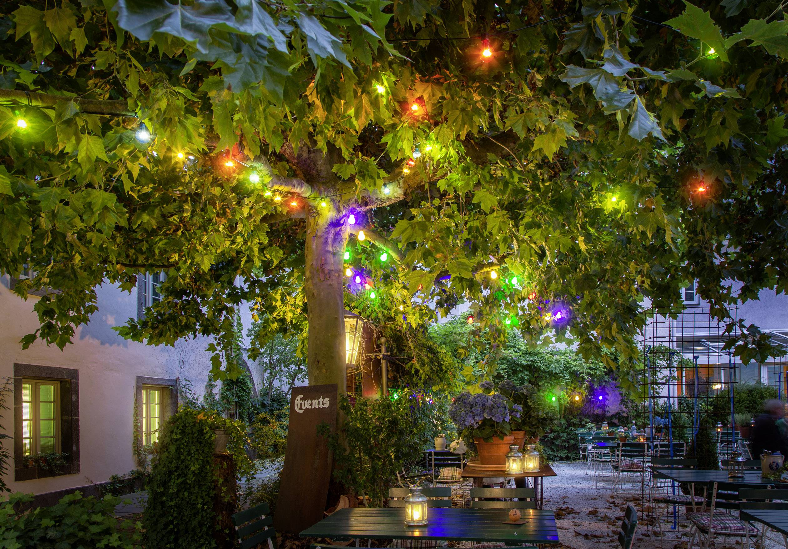 Konstsmide 2379-500 Party-Lichterkette Außen netzbetrieben Anzahl Leuchtmittel 180 LED Warmweiß Beleuchtete Länge: 9.5m