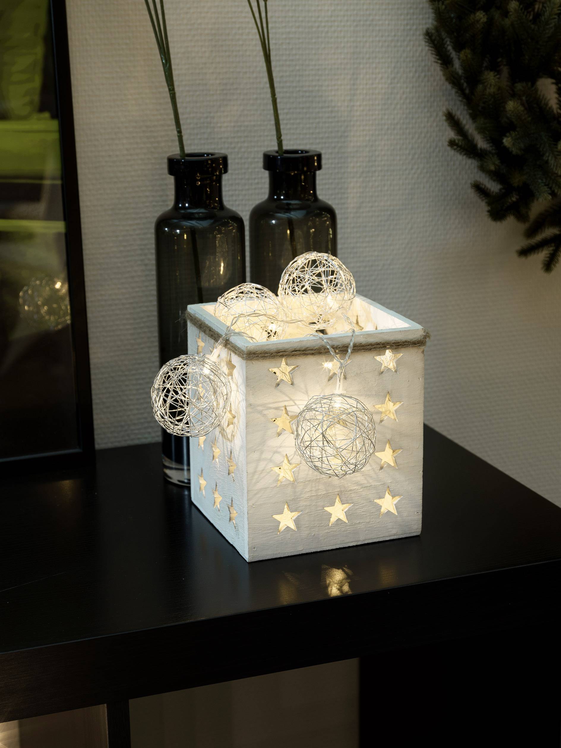 Konstsmide 3148-103 Motiv-Lichterkette Kugel Innen batteriebetrieben Anzahl Leuchtmittel 16 LED Warmweiß Beleuchtete Länge: 2.25m