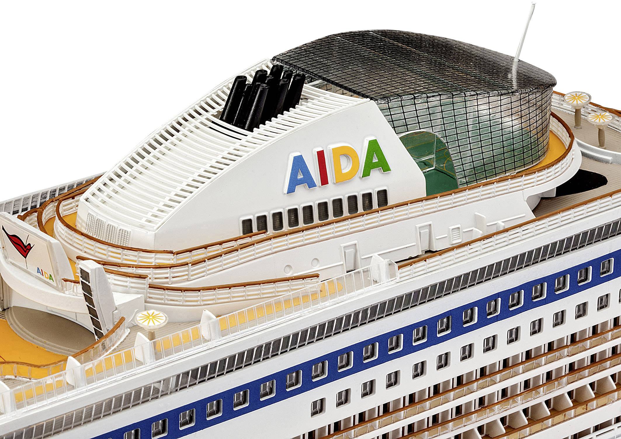 Ein Kreuzfahrtschiff mit dem Logo 'AIDA' auf dem Schornstein. Es zeigt farbenfrohe Details und mehrere Decks mit Rettungsinseln.