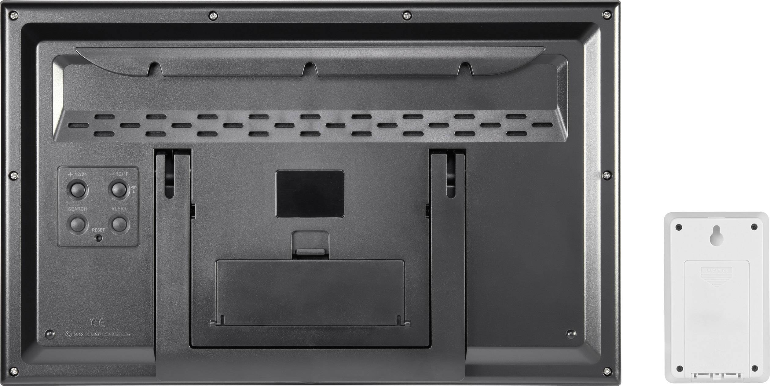 Rückansicht eines elektronischen Geräts mit Wandhalterung. Links befinden sich vier Knöpfe zur Steuerung. Rechts ist eine Abdeckung sichtbar.