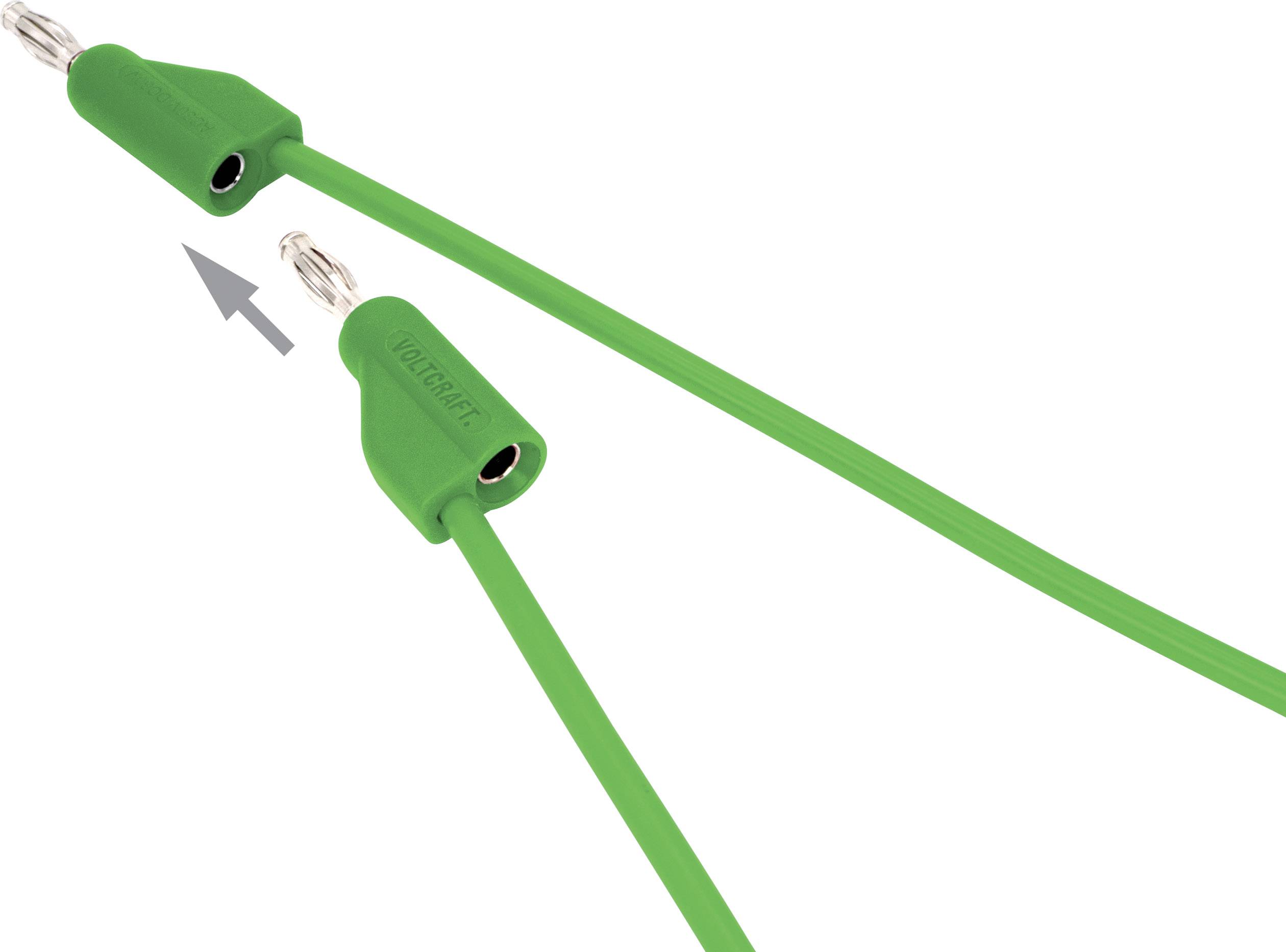 Grünes Kabel mit zwei Steckern, einer zeigt nach oben mit Pfeil, der andere nach unten, bereit zur Verbindung.