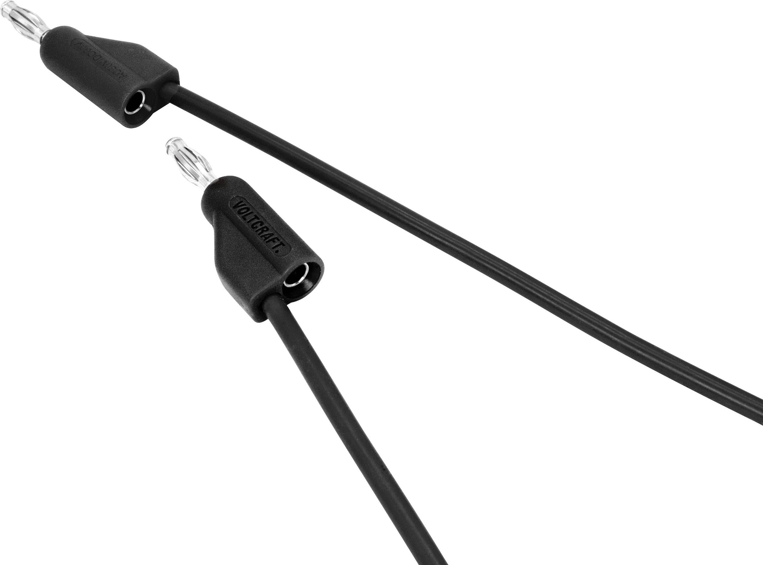 Zwei schwarze Kabel mit Metallsteckern an den Enden, gegen weißen Hintergrund. Markierung 'Voltcraft' auf einem Kabel zu sehen.