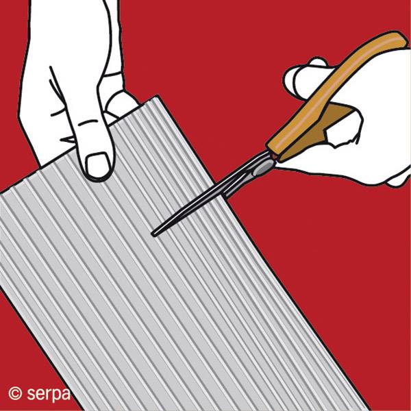 Illustration von zwei Händen: Eine hält ein Lineal auf einem Brett, die andere schneidet das Brett mit einem Cutter-Messer.