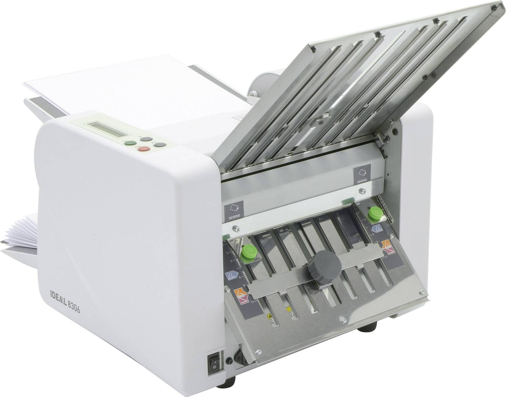 Ein automatisches Papierfaltgerät mit mehreren Schlitzen und einer digitalen Anzeige auf der linken Seite, bereit zur Nutzung.