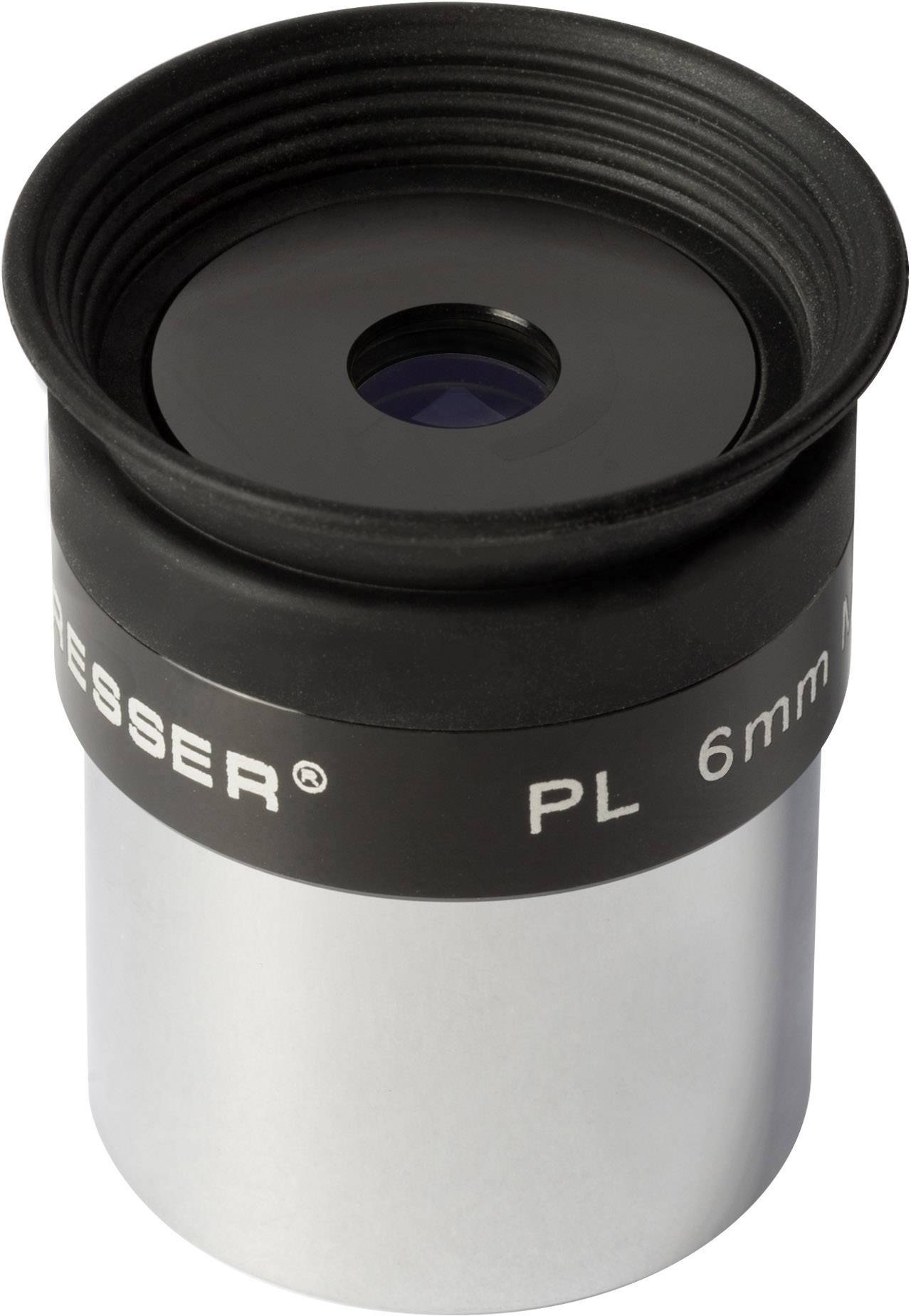 Ein silbernes und schwarzes Fernglas-Okular mit der Aufschrift 'PL 6mm'. Ideal für detailreiche astronomische Beobachtungen.