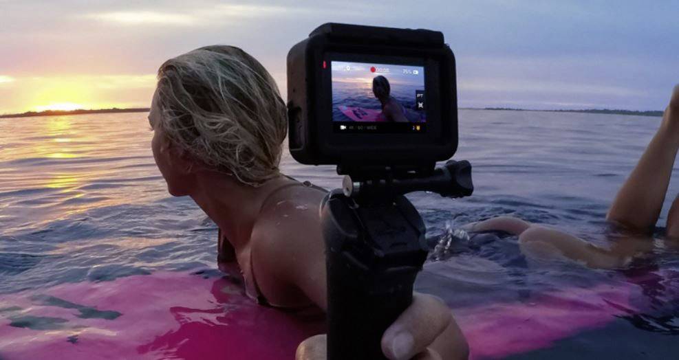 GoPro HERO 7 BLACK inkl. Super Suit und Handgriff Action Cam Full-HD, Wasserfest, Touch-Screen, 4K