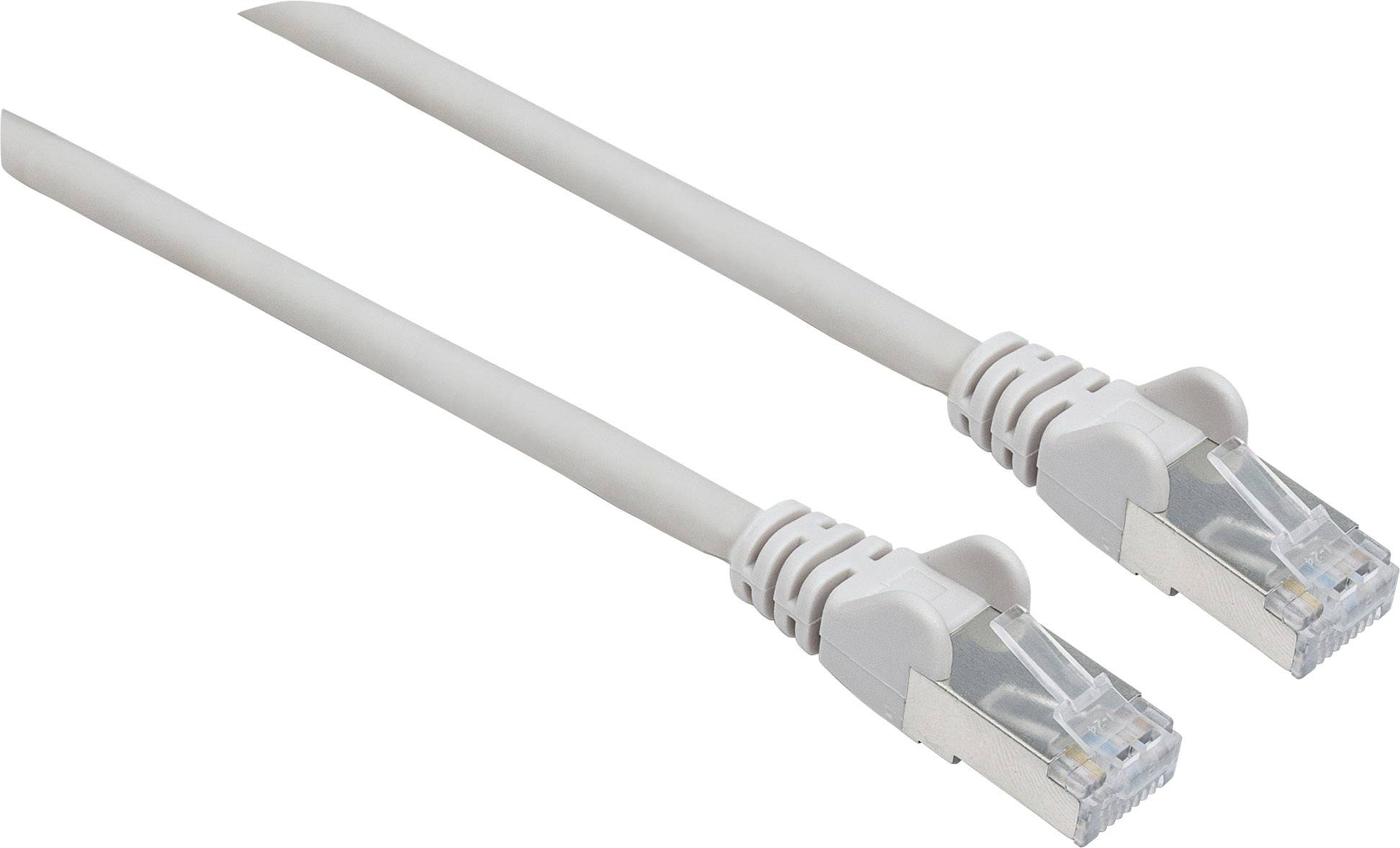 Ein weißes Ethernet-Kabel mit zwei RJ45-Steckern an den Enden, verwendet für Netzwerkverbindungen.