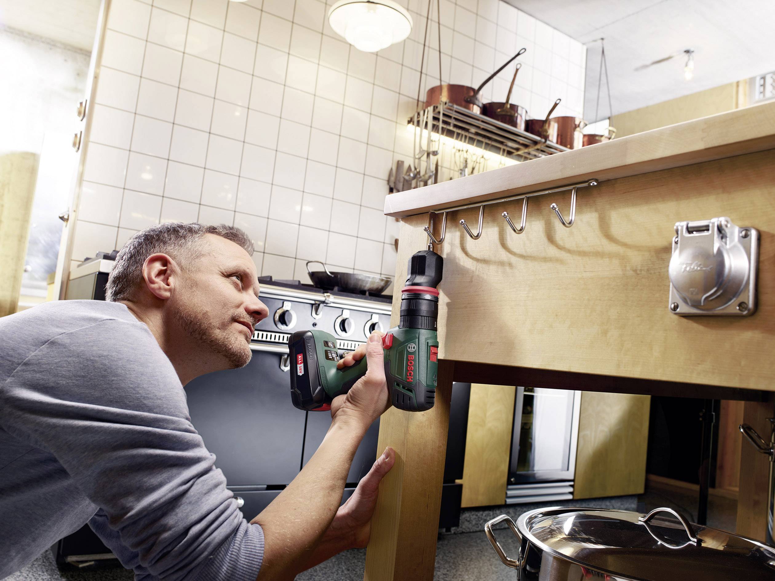 Bosch Home and Garden AdvancedImpact 18 2-Gang-Akku-Schlagbohrschrauber inkl. Koffer, inkl. 2. Akku