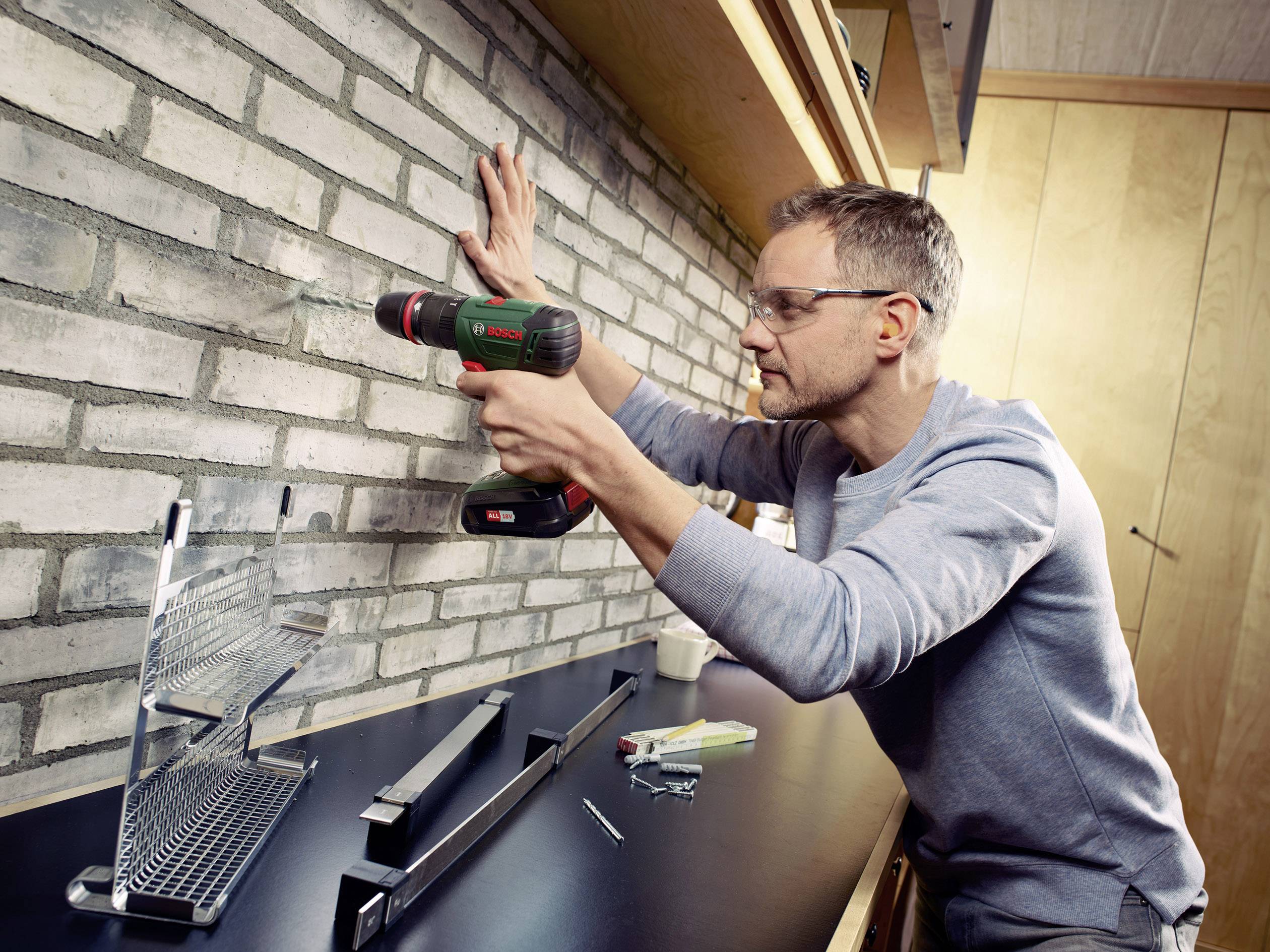 Bosch Home and Garden AdvancedImpact 18 2-Gang-Akku-Schlagbohrschrauber inkl. Koffer, inkl. 2. Akku