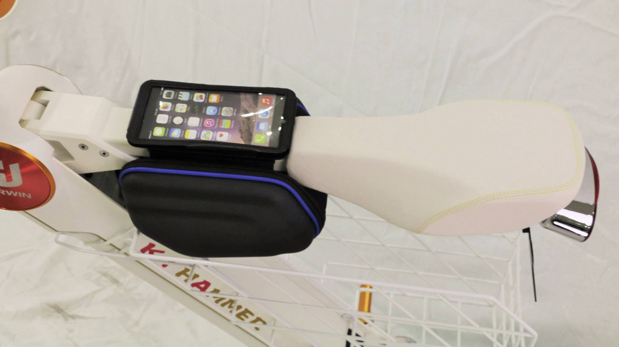 Lehe K1 pro weiß E-Bike mit Gashebel Weiß Li-Ion 48V 8.7Ah mit Bluetooth, Rahmen klappbar, Smartphoneunterstützung