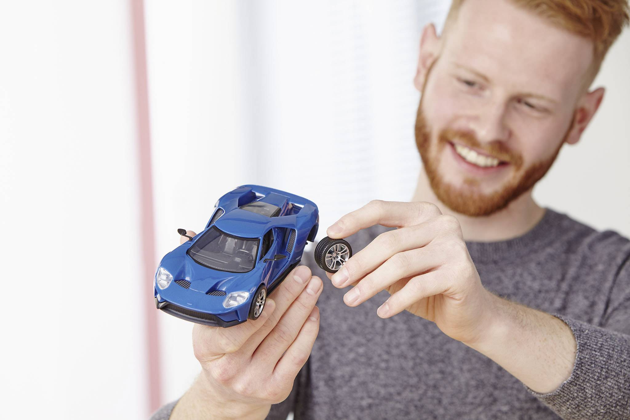 Revell 07678 2017 Ford GT Automodell Bausatz 1:24