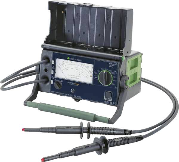 Ein analoges Multimeter mit offenen Messleitungen und beleuchtetem Display zur Messung elektrischer Spannung und Widerstand.