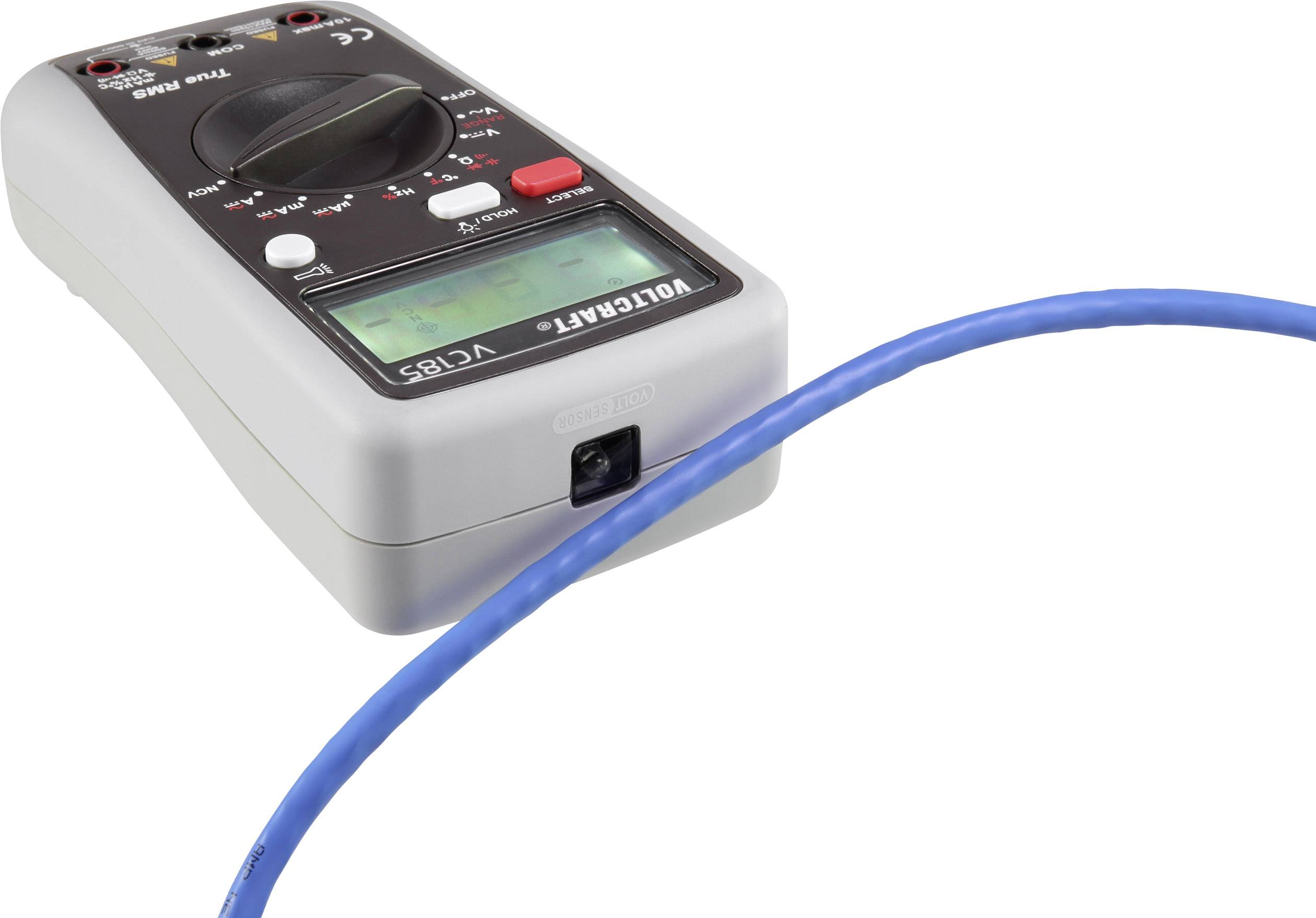 Ein Multimeter und ein blaues Kabel sind auf einem weißen Hintergrund abgebildet. Das Multimeter zeigt ein digitales Display.