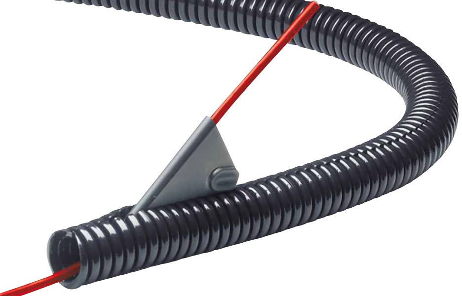 Schwarzer, flexibler Kabelschutzschlauch mit rotem Draht innen, gehalten von einem grauen Clip.