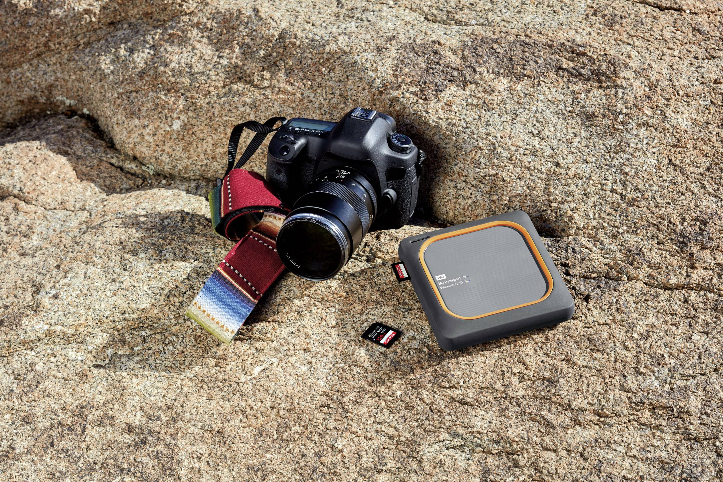 WD My Passport™ Wireless SSD 1 TB WLAN-SSD-Festplatte USB Host, USB 3.2 Gen 1 (USB 3.0), WLAN 802.11 b/g/n Grau  WDBAMJ0010BGY-EESN