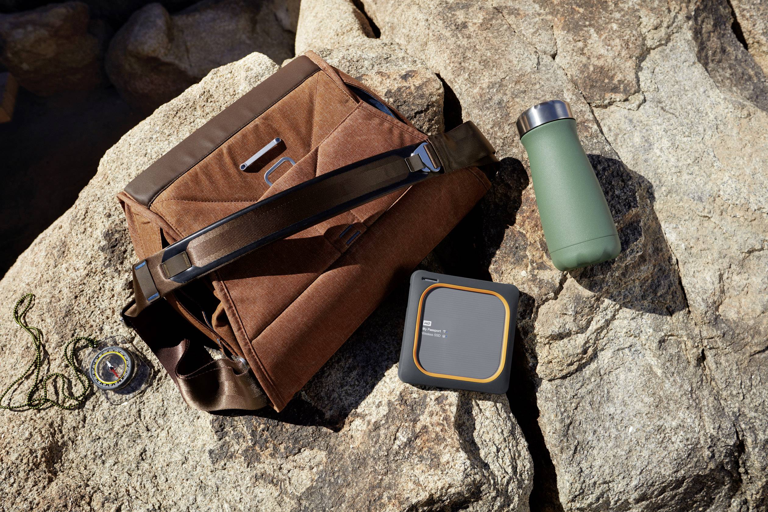 WD My Passport™ Wireless SSD 1 TB WLAN-SSD-Festplatte USB Host, USB 3.2 Gen 1 (USB 3.0), WLAN 802.11 b/g/n Grau  WDBAMJ0010BGY-EESN