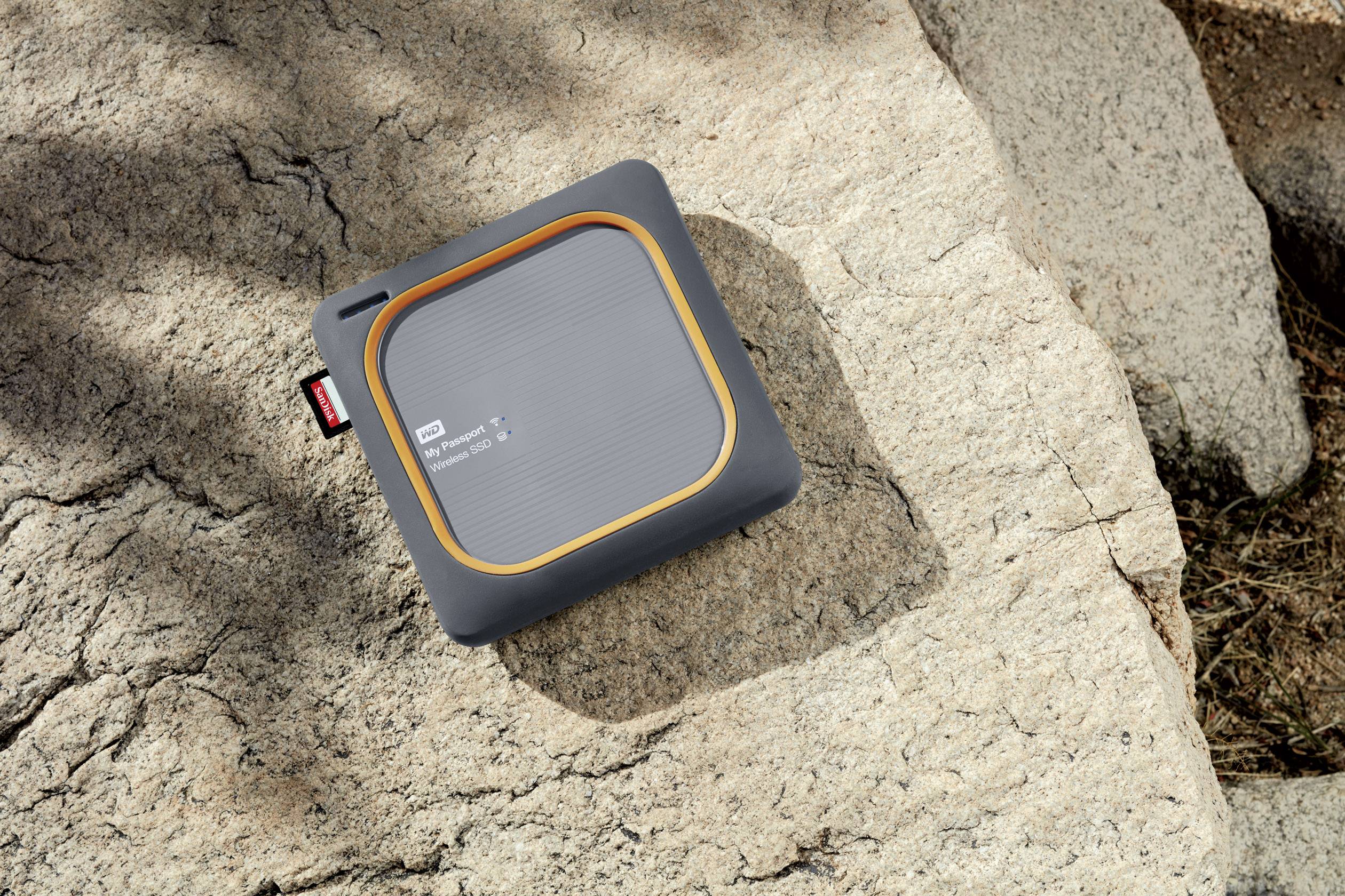 WD My Passport™ Wireless SSD 1 TB WLAN-SSD-Festplatte USB Host, USB 3.2 Gen 1 (USB 3.0), WLAN 802.11 b/g/n Grau  WDBAMJ0010BGY-EESN