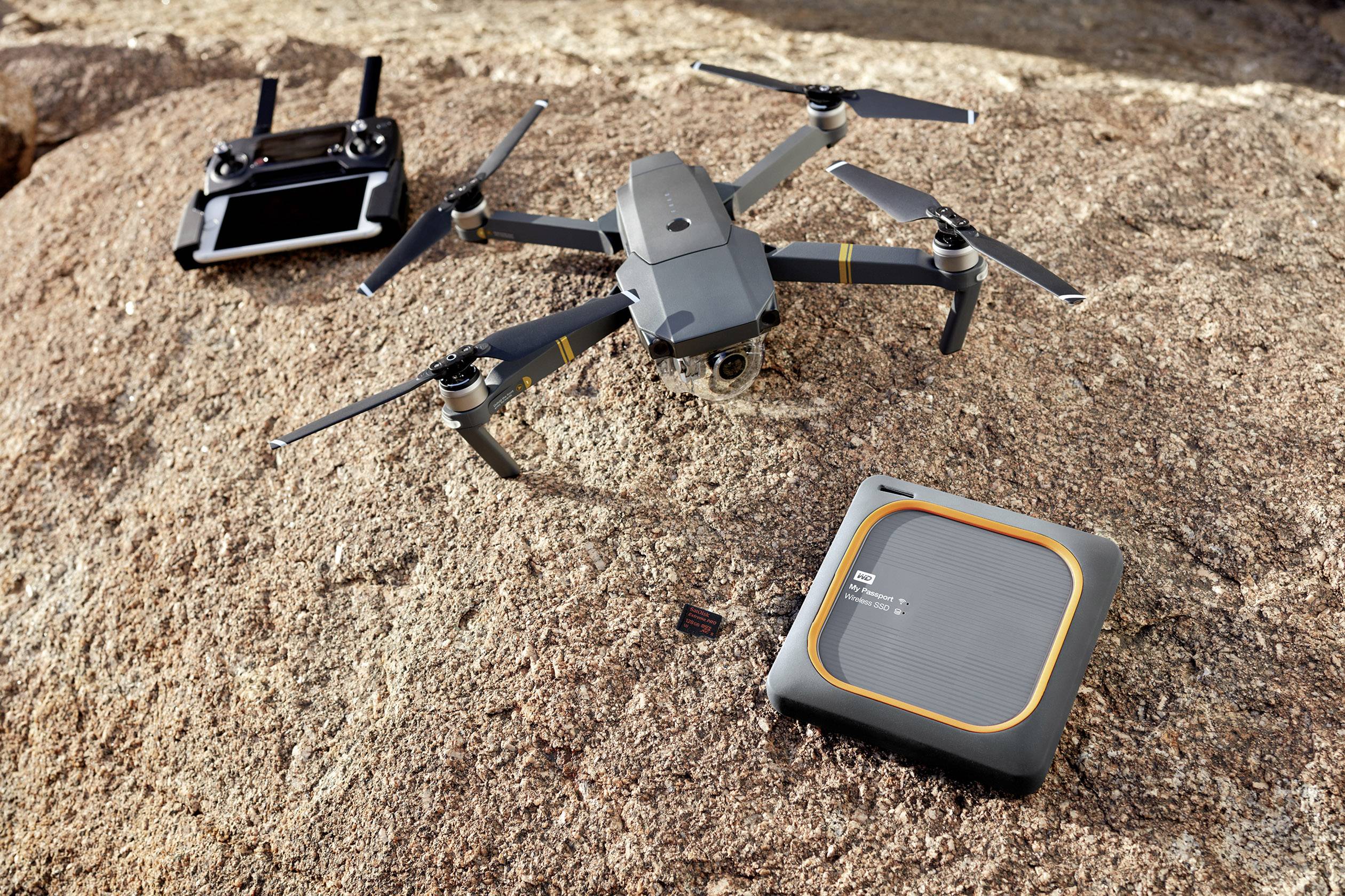 WD My Passport™ Wireless SSD 1 TB WLAN-SSD-Festplatte USB Host, USB 3.2 Gen 1 (USB 3.0), WLAN 802.11 b/g/n Grau  WDBAMJ0010BGY-EESN