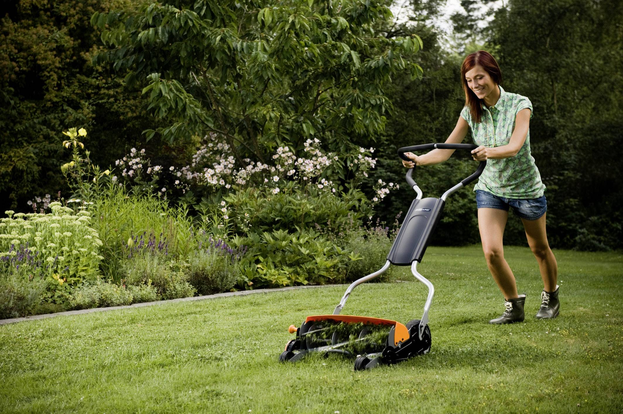 Fiskars StaySharp™ Max Hand Spindelmäher Höhenverstellbarer Griff mit Klappfunktion Schnittbreite (max.) 46 cm