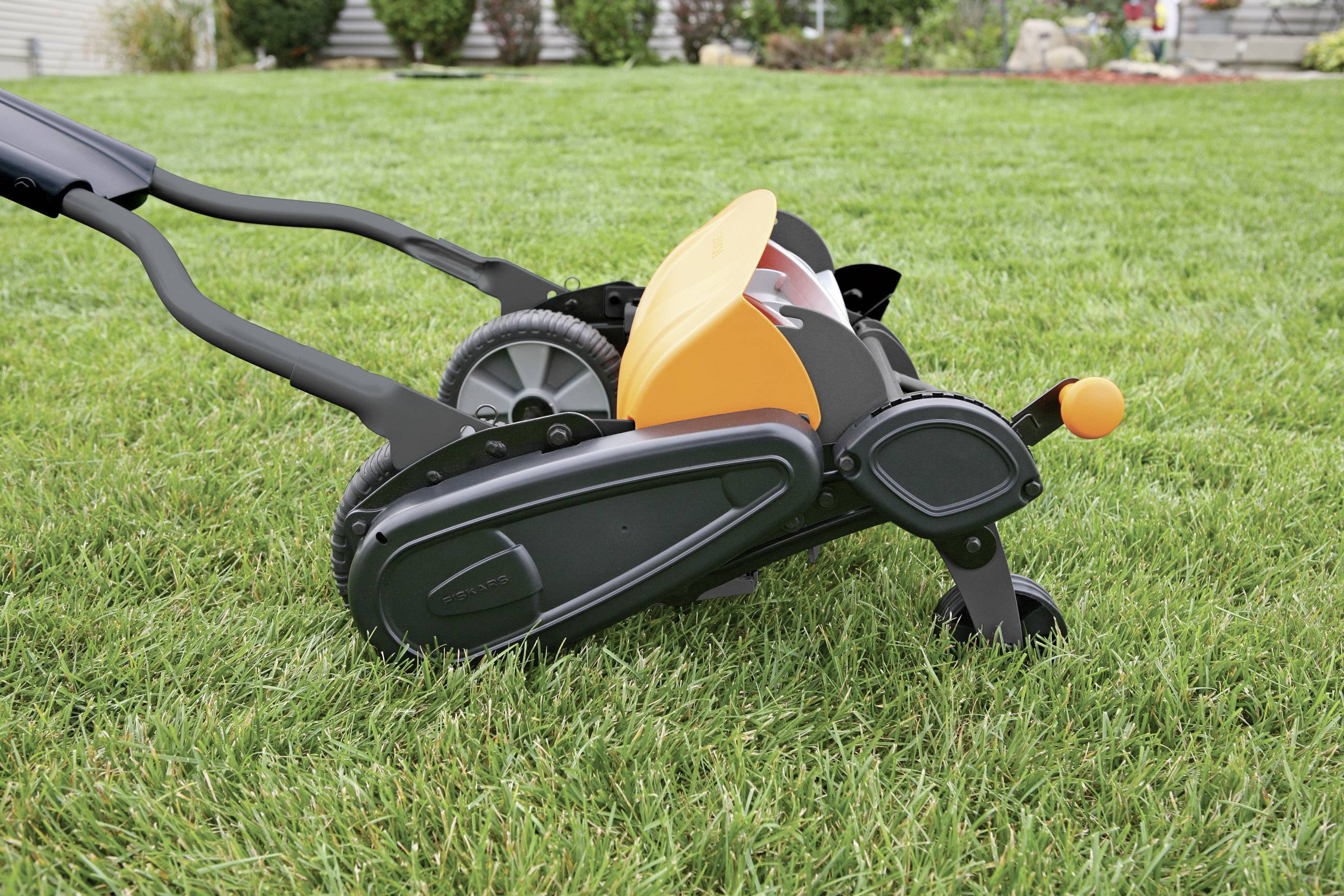 Fiskars StaySharp™ Max Hand Spindelmäher Höhenverstellbarer Griff mit Klappfunktion Schnittbreite (max.) 46 cm