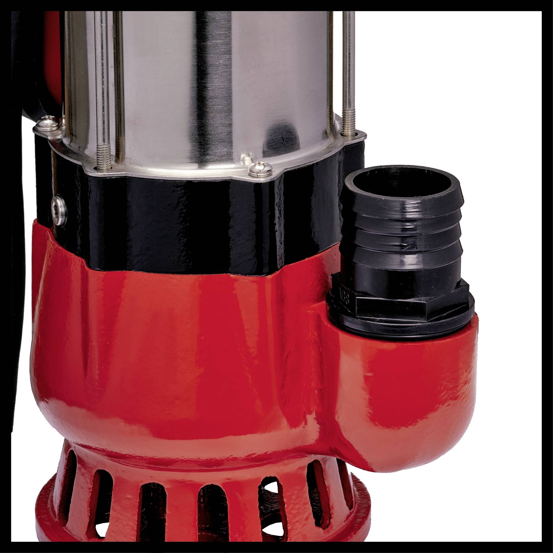 Nahaufnahme einer roten Pumpe mit schwarzem Schlauchanschluss unten rechts.