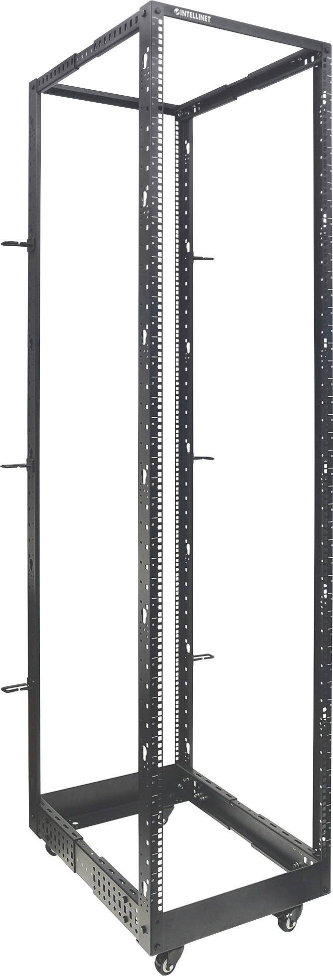 Ein leerer, hoher Serverrack aus Metall mit Rollen an der Unterseite, geeignet zur Montage von IT-Geräten in Rechenzentren.