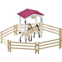 Schleich Horse Club Pferdebox mit Arabern und Pferdepflegerin 42369 Schleich Horse Club Pferdebox mit Arabern und Pferdepflegerin 42369