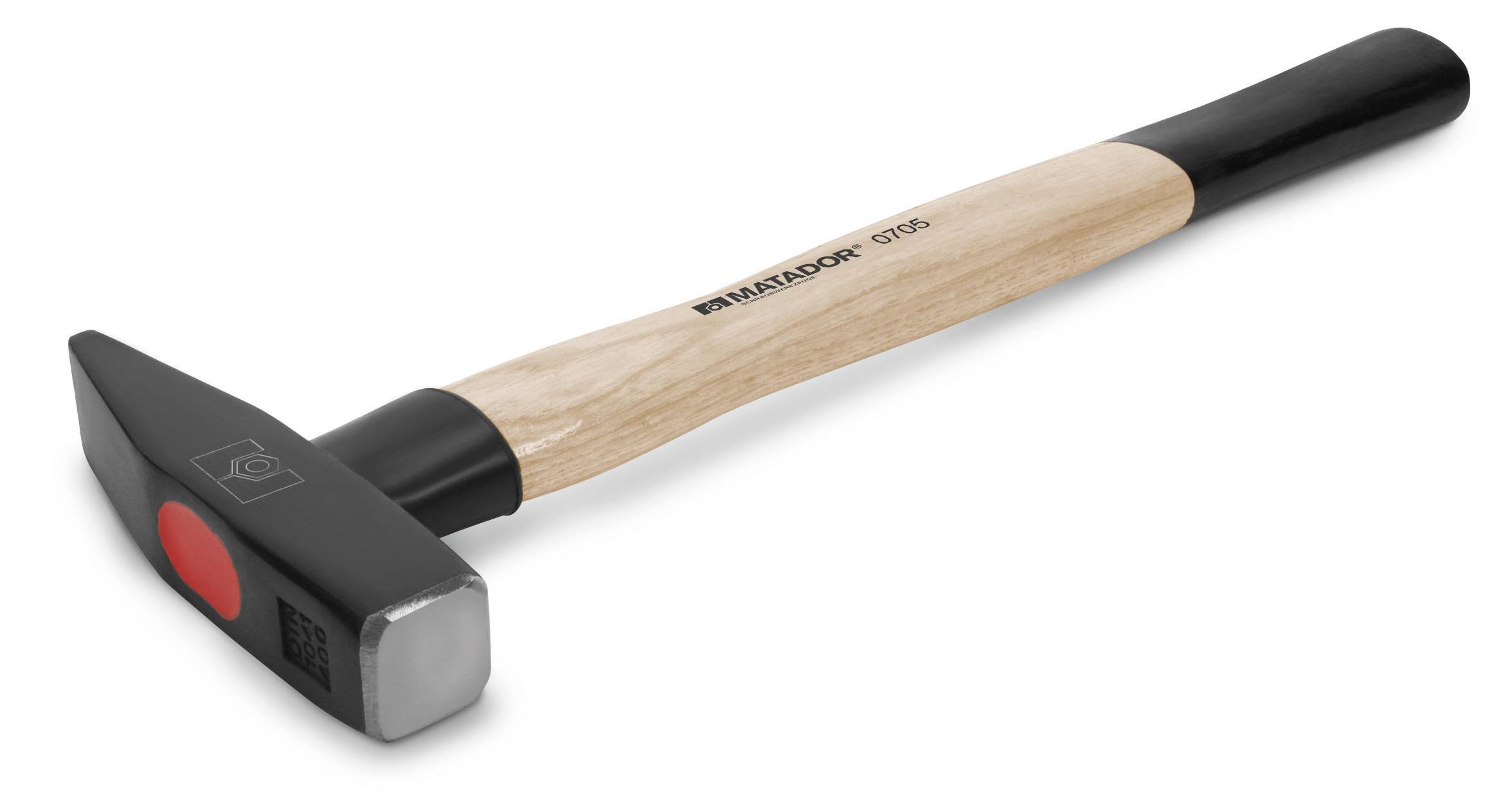 Ein Schlosserhammer mit Holzgriff und schwarzem, flachem Kopf. Auf dem Kopf sind rote und graue Markierungen sichtbar.