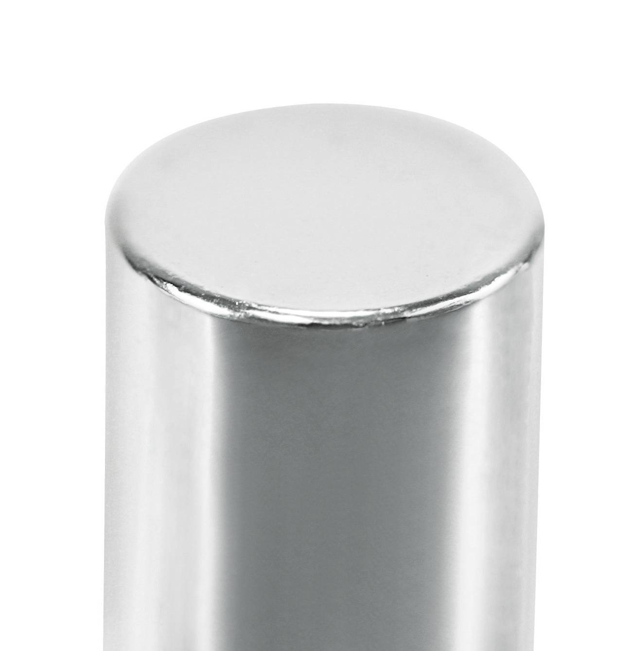 Ein silberner, zylinderförmiger Metallstab.