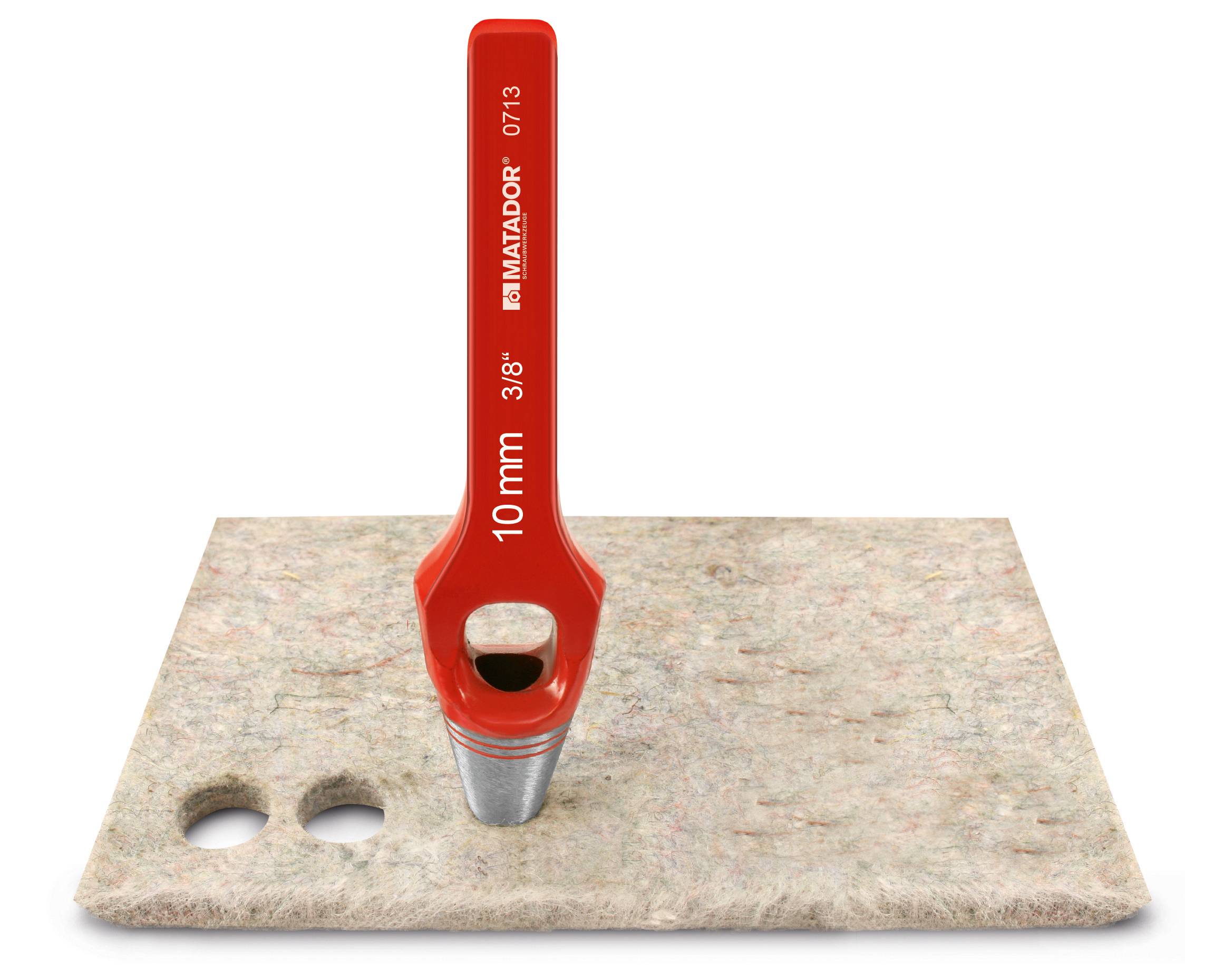Lochstanzer von Matador mit rotem Griff durchbohrt 10mm Filzmaterial, erzeugt zwei runde Löcher.