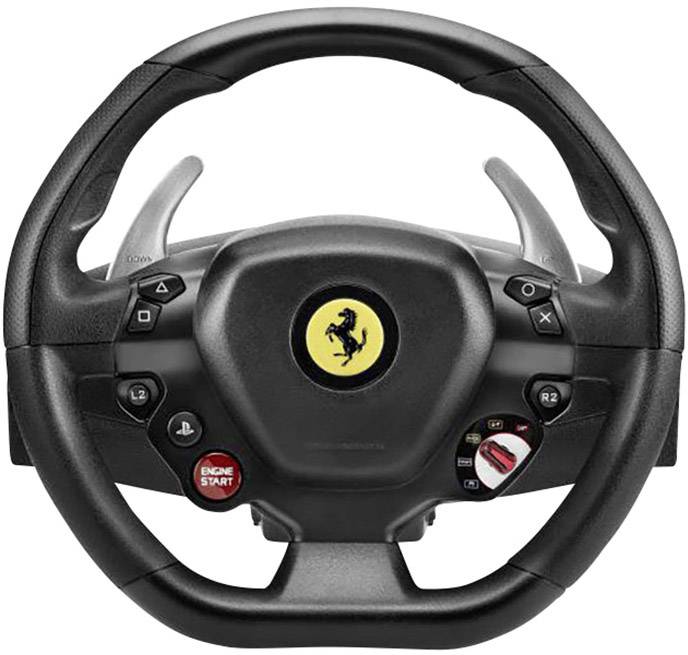 Ein schwarzes Lenkrad mit einem gelben Emblem in der Mitte und Steuerknöpfen, erinnert an ein Sportwagenlenkrad.