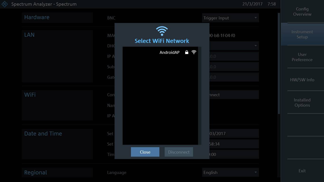 WLAN-Auswahlbildschirm mit einem Netzwerk namens 'AndroidAP' zur Verfügung, Optionen zum Verbinden oder Schließen des Menüs.