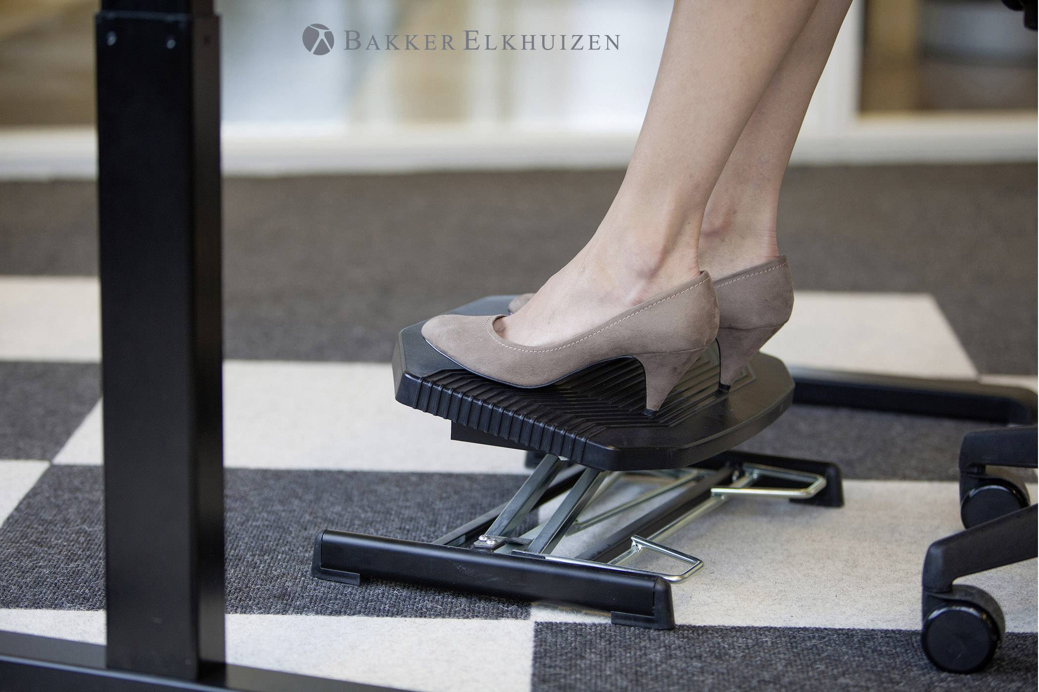 BakkerElkhuizen BNEFRB952 Basic 952 Fußstütze (B x H x T) 420 x 8 x 320 mm ergonomisch, neigungsverstellbar Schwarz