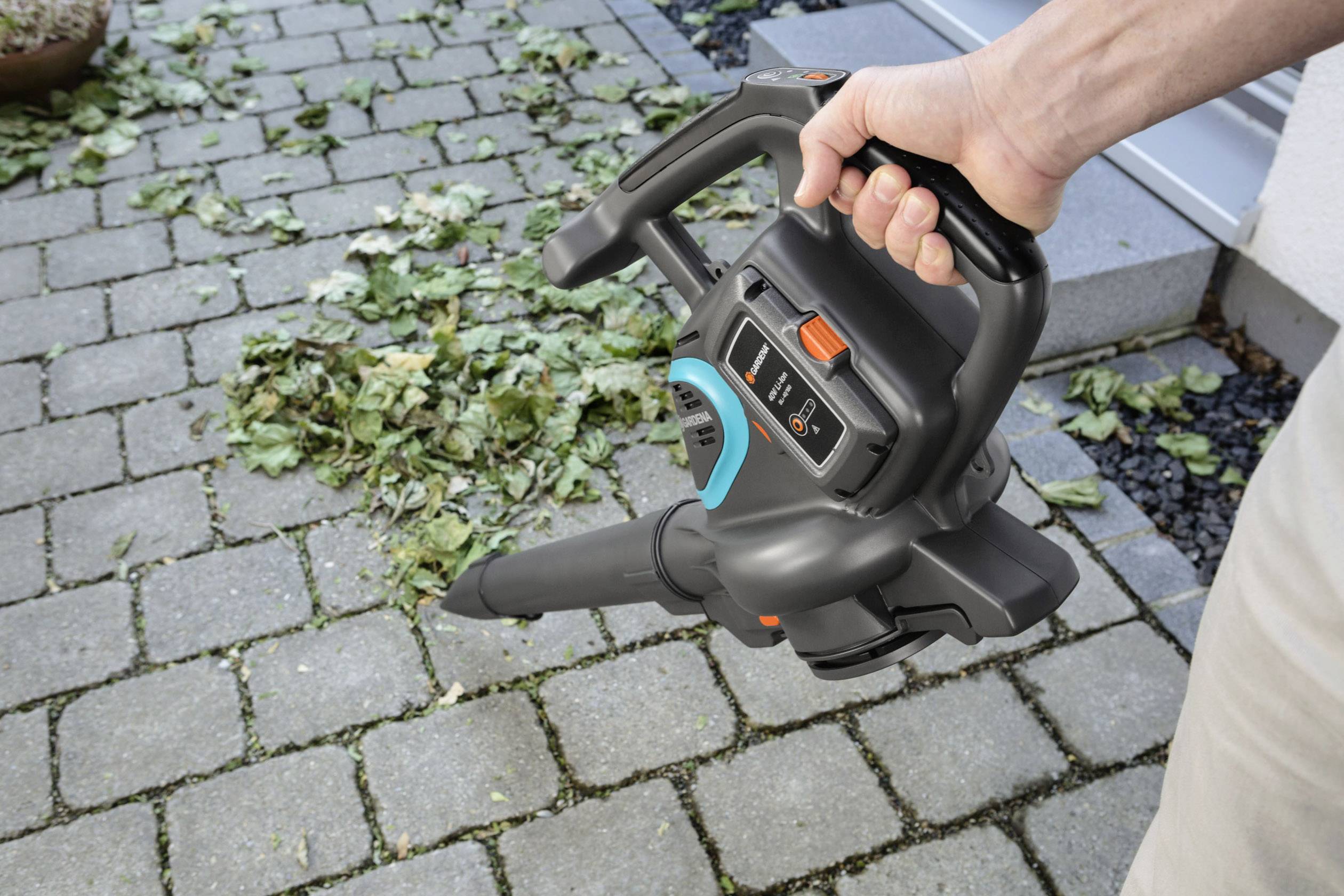 GARDENA PowerJet 40-Li Akku 09338-55 Laubbläser, Laubsauger, Laubhäcksler ohne Akku, fahrbar 36 V